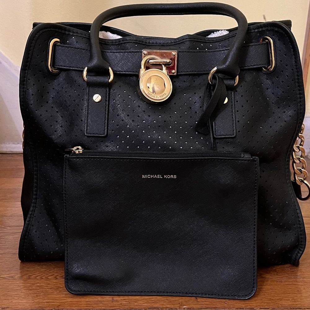 MICHAEL KORS PERFORATED HAMILTON BAG BLACK WITH GOLD
